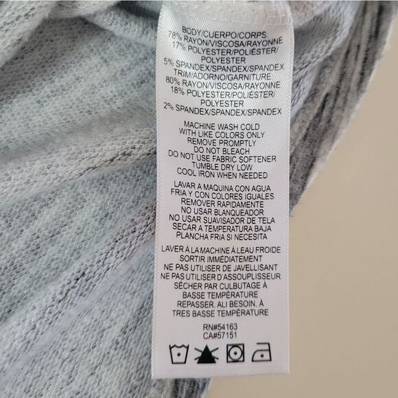 Calvin Klein Performance Roundneck Long Sleeve Pullover Top - Picture 11 of 12